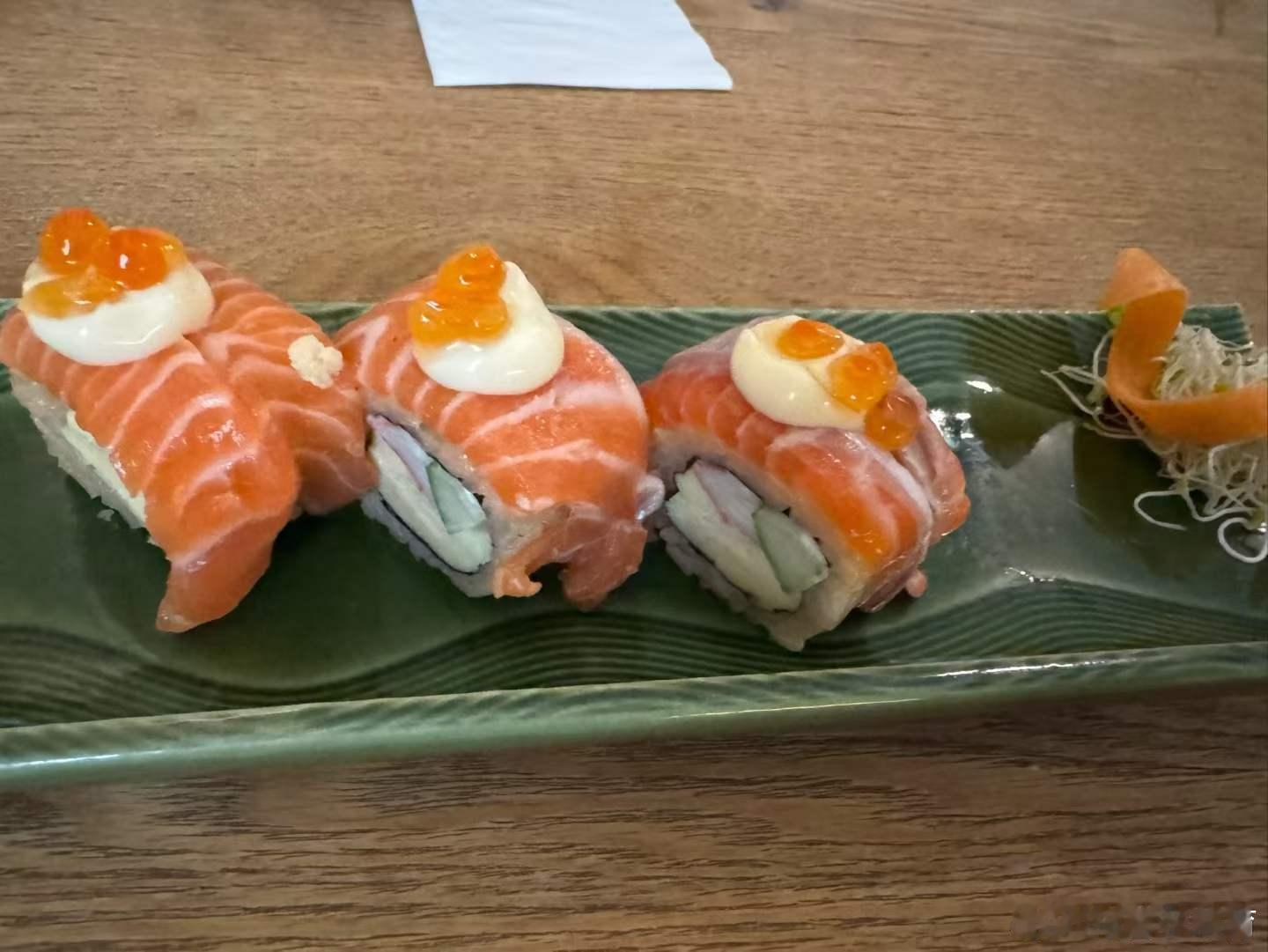 感觉真是饿了，而且这家太美味~母女三人边吃边点，上一盘就秒光，接着又继续点，姐姐