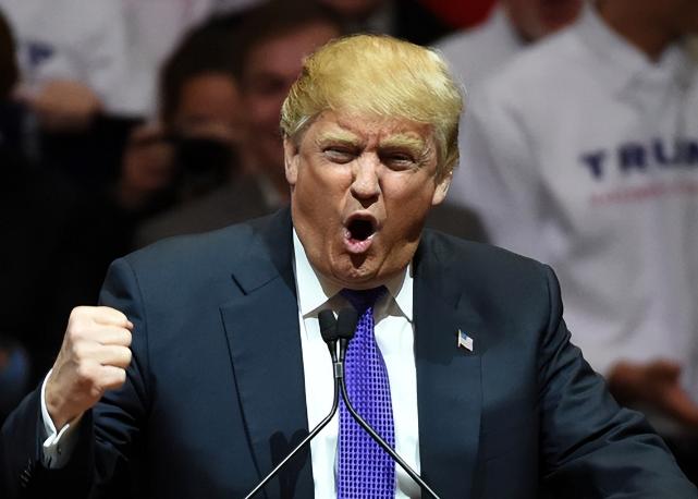 美军又搞突然袭击，叙利亚的夜空直接被炮火染成了红色，近百枚炸弹带着呼啸声砸向地面