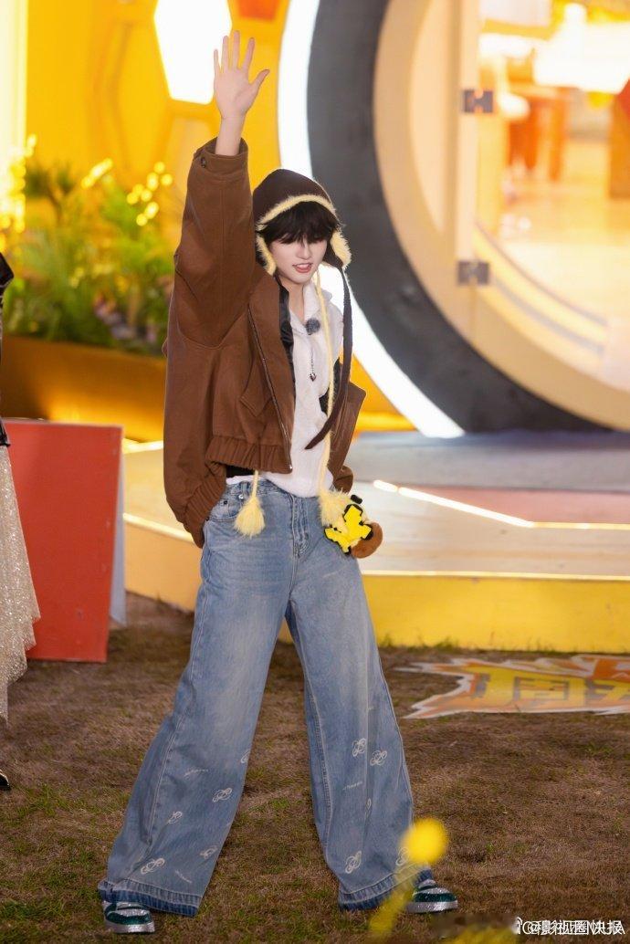 穆祉丞再跳工作就没了 穆祉丞展现舞担素养，陌生梗曲也能精准卡点，慌喊工作危机的模