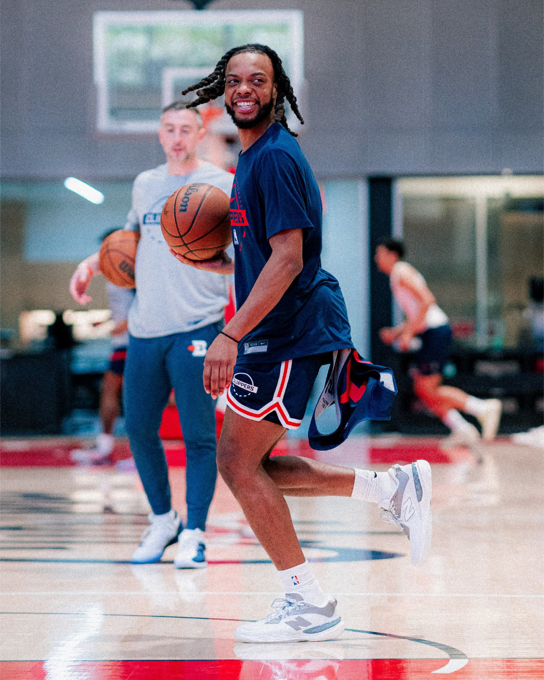 撞人族已成为日本全国性问题这笑容温暖纯真！新加盟的加兰，有望在快船对阵勇士的比赛