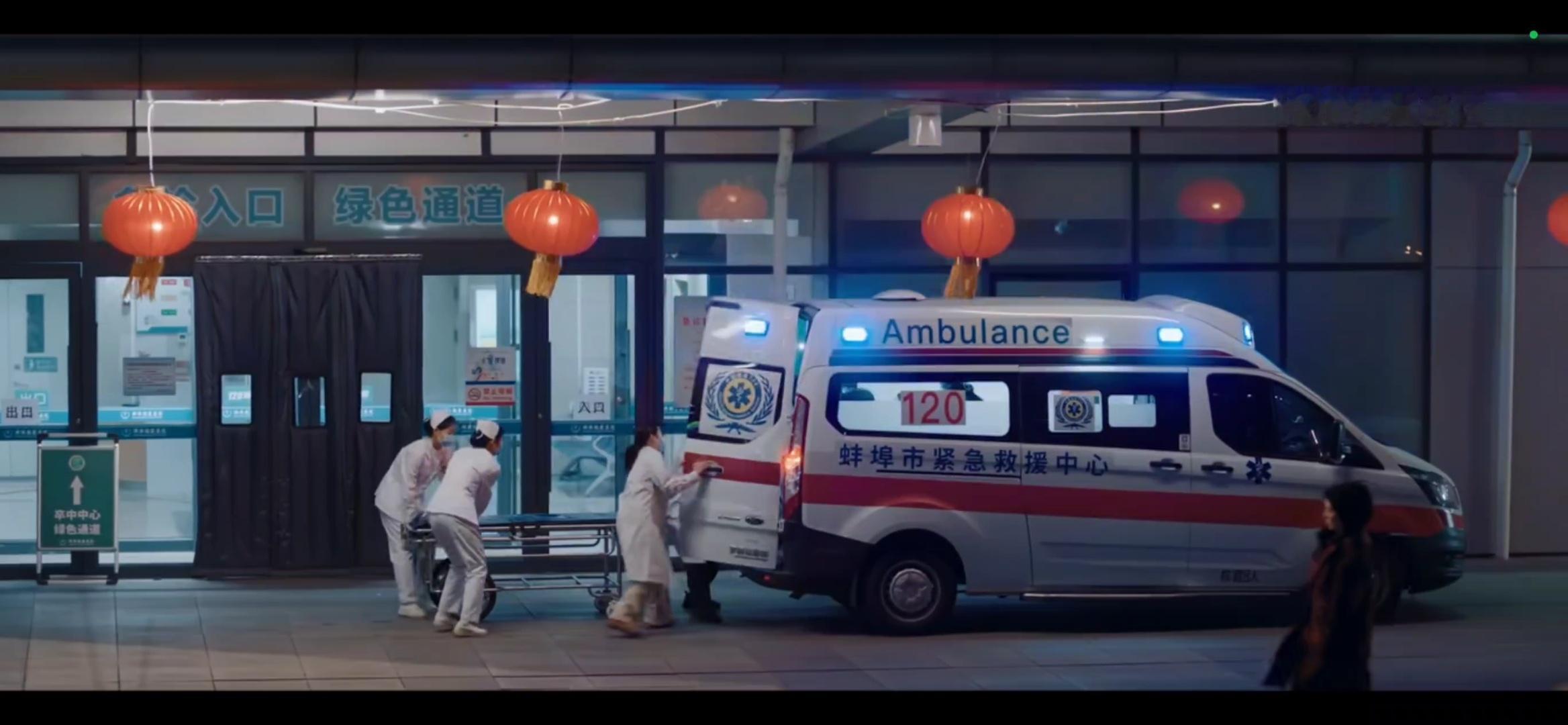 这个镜头可以说是近年来医疗剧最打动人心的一幕[好爱哦]当刘铮亮小心翼翼抱起那个沾