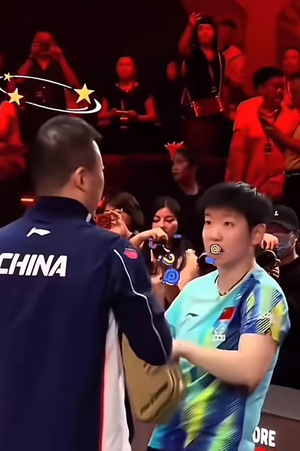 莎莎发火了！

马琳：莎莎，别急消消气。
莎：不行！

马琳：为啥？ 
莎：我就