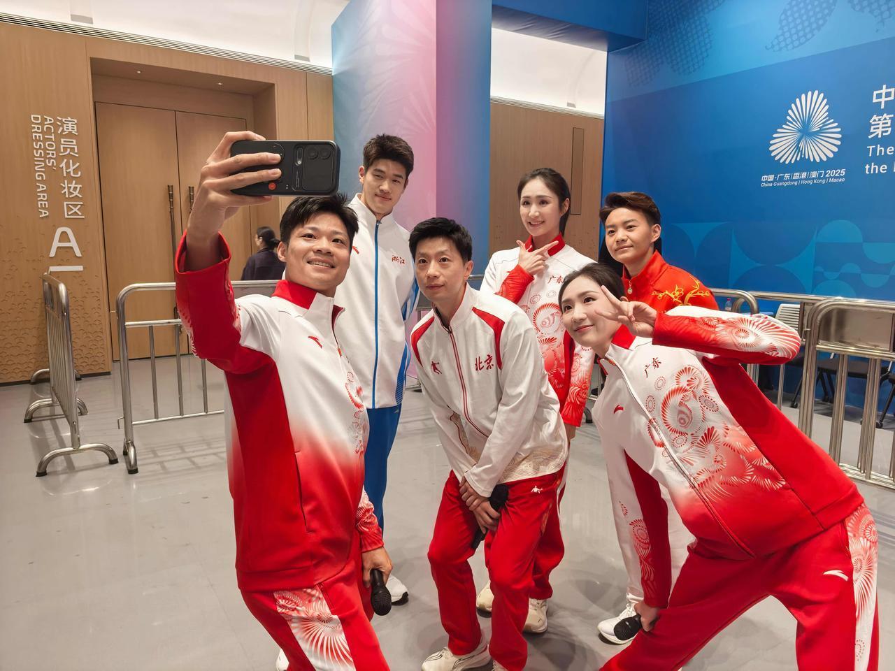 太养眼了，龙队的传奇还在继续，和谁都可以搭配起来！
是终点，更是起点，全运会开了