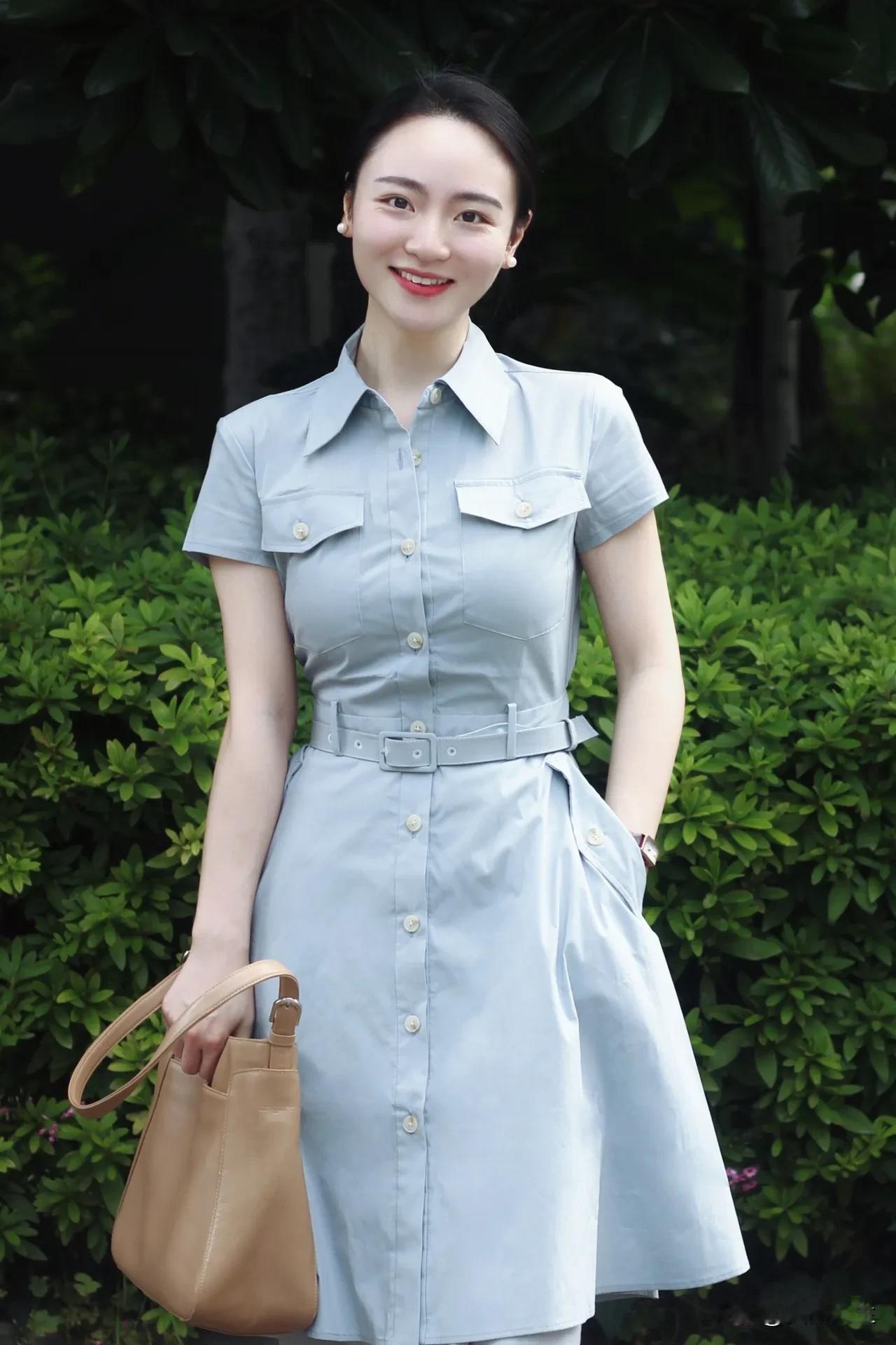 天下山峰何其多，
唯有此处峰成林。