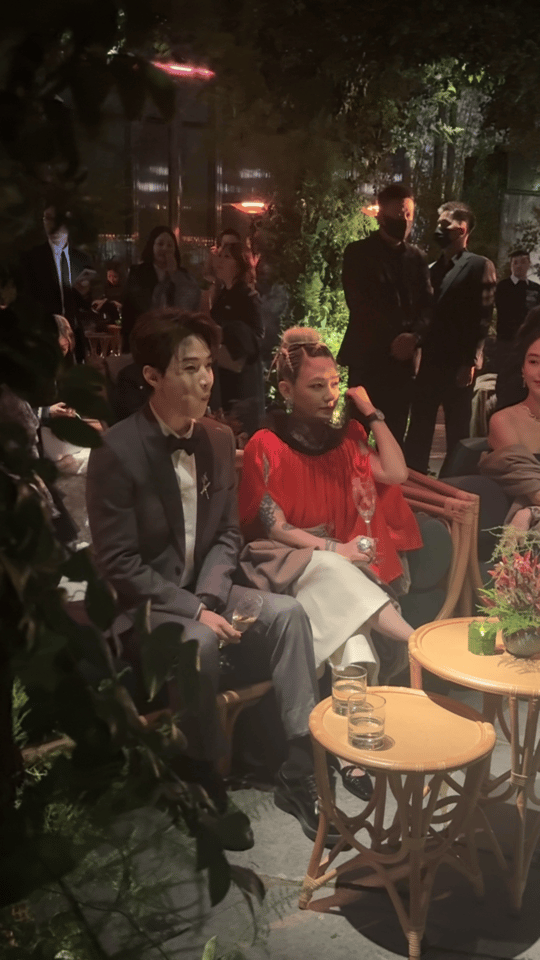 Henry范晓萱同框这俩人活动同框给我的感觉，是音乐的灵气满溢快扑出来了.. 谁