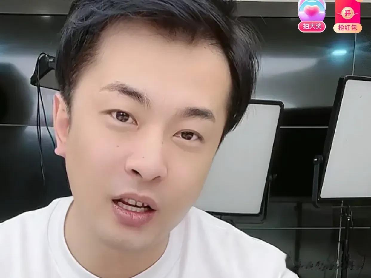 辛巴谈李佳琦 他成了平台之间竞争的牺牲品[羞嗒嗒]

辛巴分析李佳琦负面较多，直