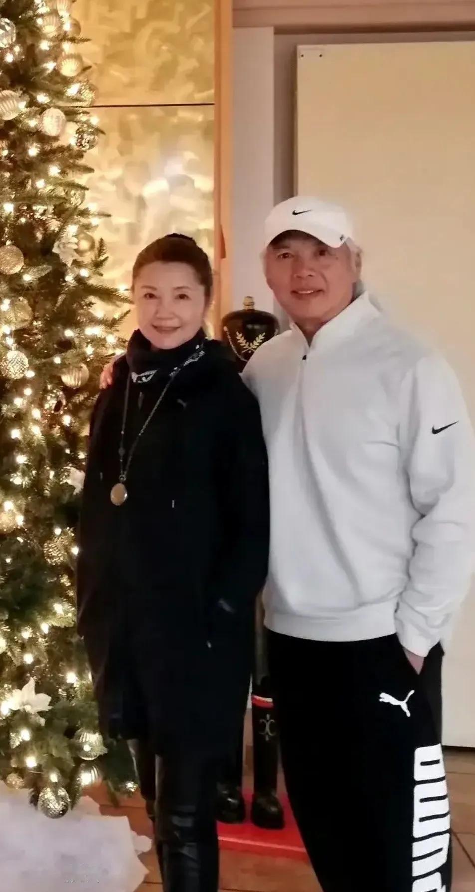 有点不理解女明星为啥到老了，都去美国养老呢？美国有啥好的，美国有谁在啊！
姜黎黎
