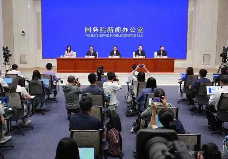 没想到，咱青海拉面上了国务院新闻发布会，这是一个充满青海牛肉面热气、但又特别硬核