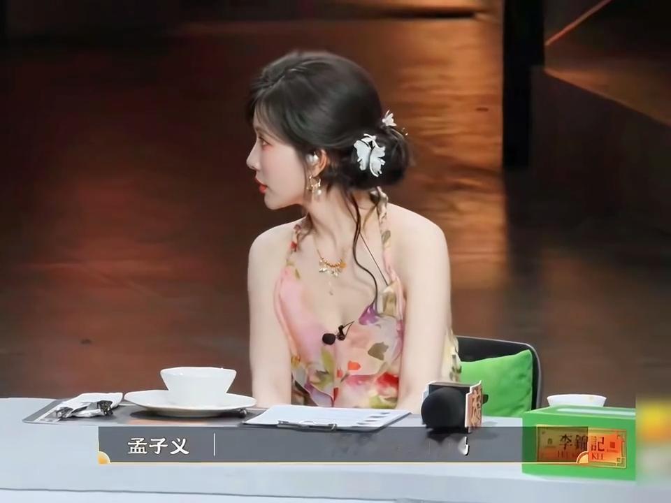 孟子义潘玮柏聊煮方便面方法孟子义潘玮柏煮面知音一边凭感觉煮面，一边讲究铜锅计时，