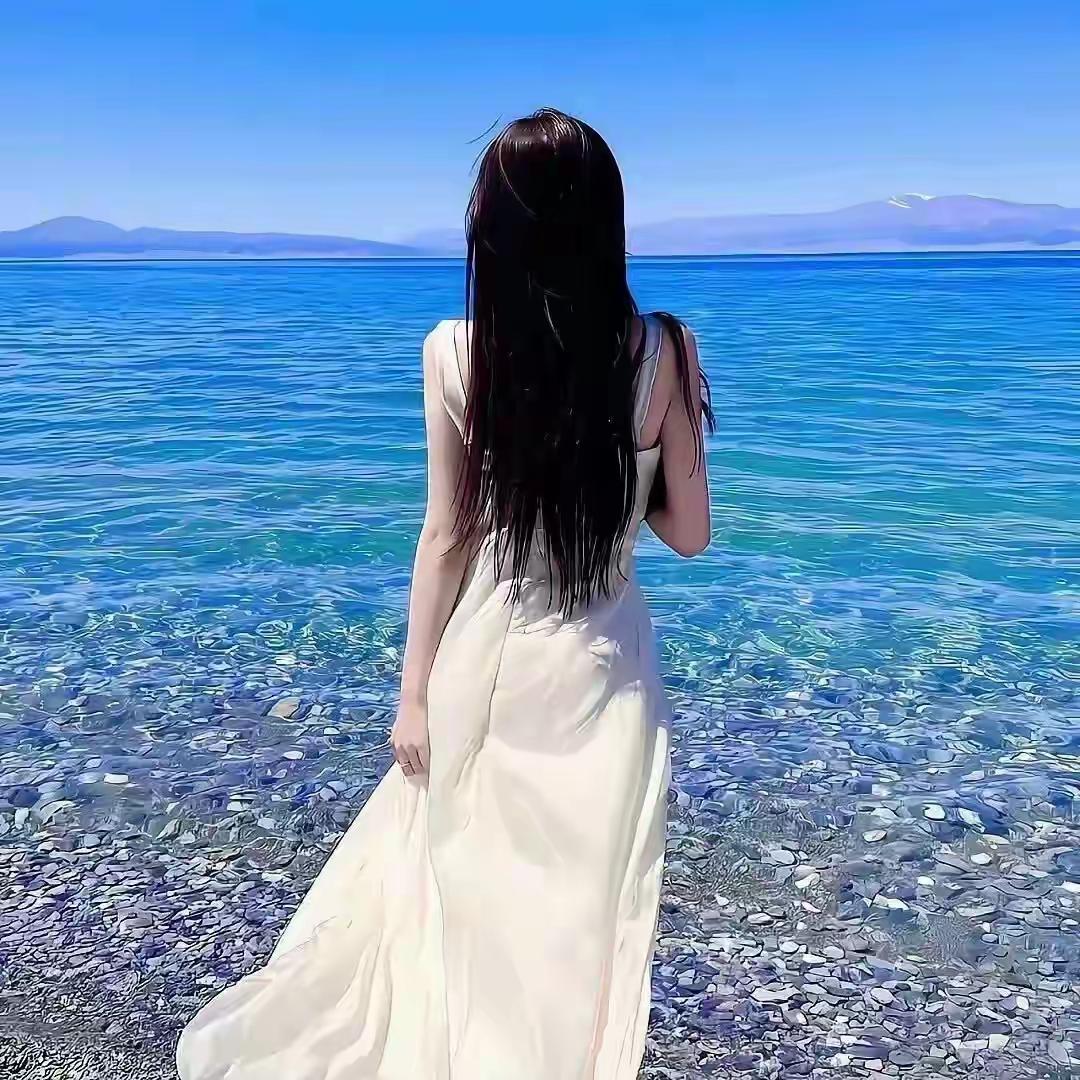 社会的磨砺
起伏的人生
很容易让脆弱的我们
在迷茫的时刻
遇见那个灵魂相近的人