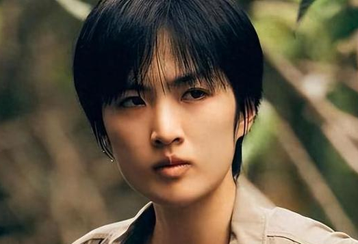 这两天坐飞机时看了两集《猎冰》感觉姚安娜演的挺好的啊，能看出很认真，也很拼。现在