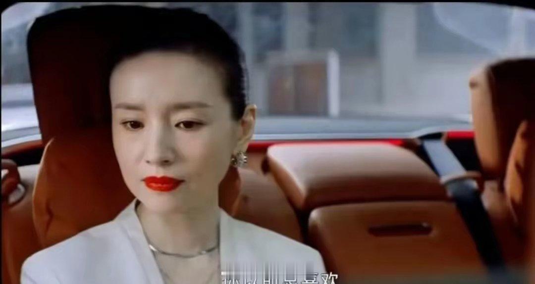 董洁大女主赛道，董洁在《半熟男女》里饰演的曾诚简直是女性楷模董洁饰演的曾诚，有颜