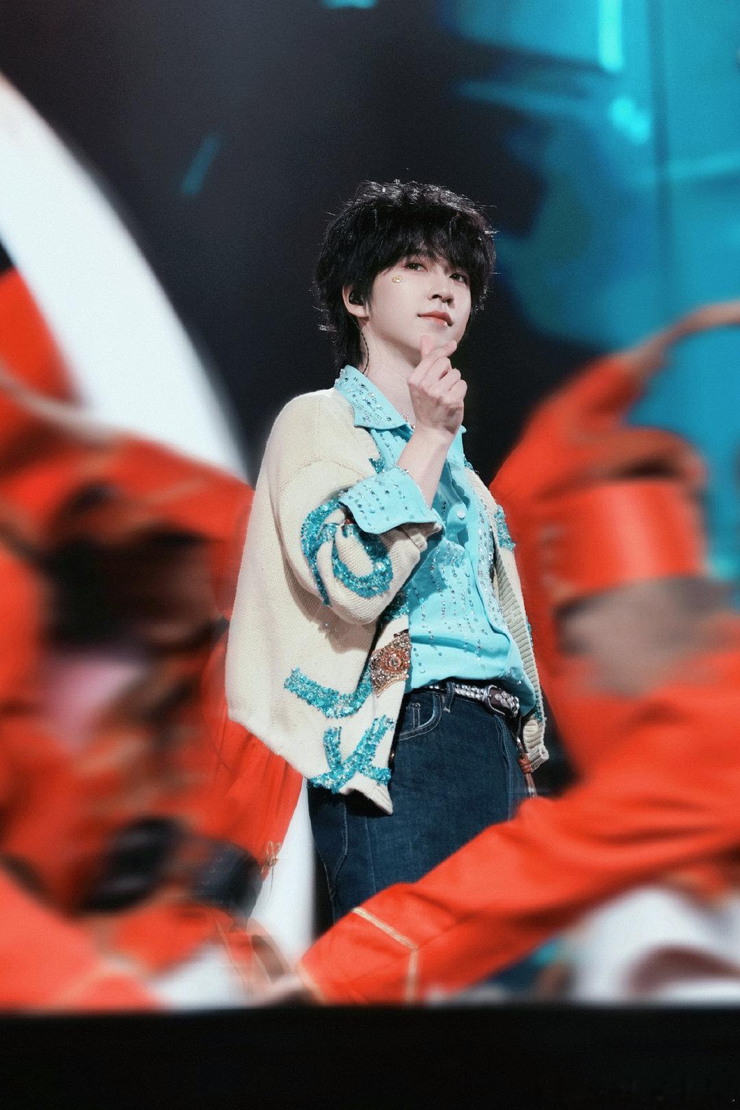 虽然前路依然漫长且未知，但是好朋友们，只要一想到是我们一起，就觉得全身充满能量！