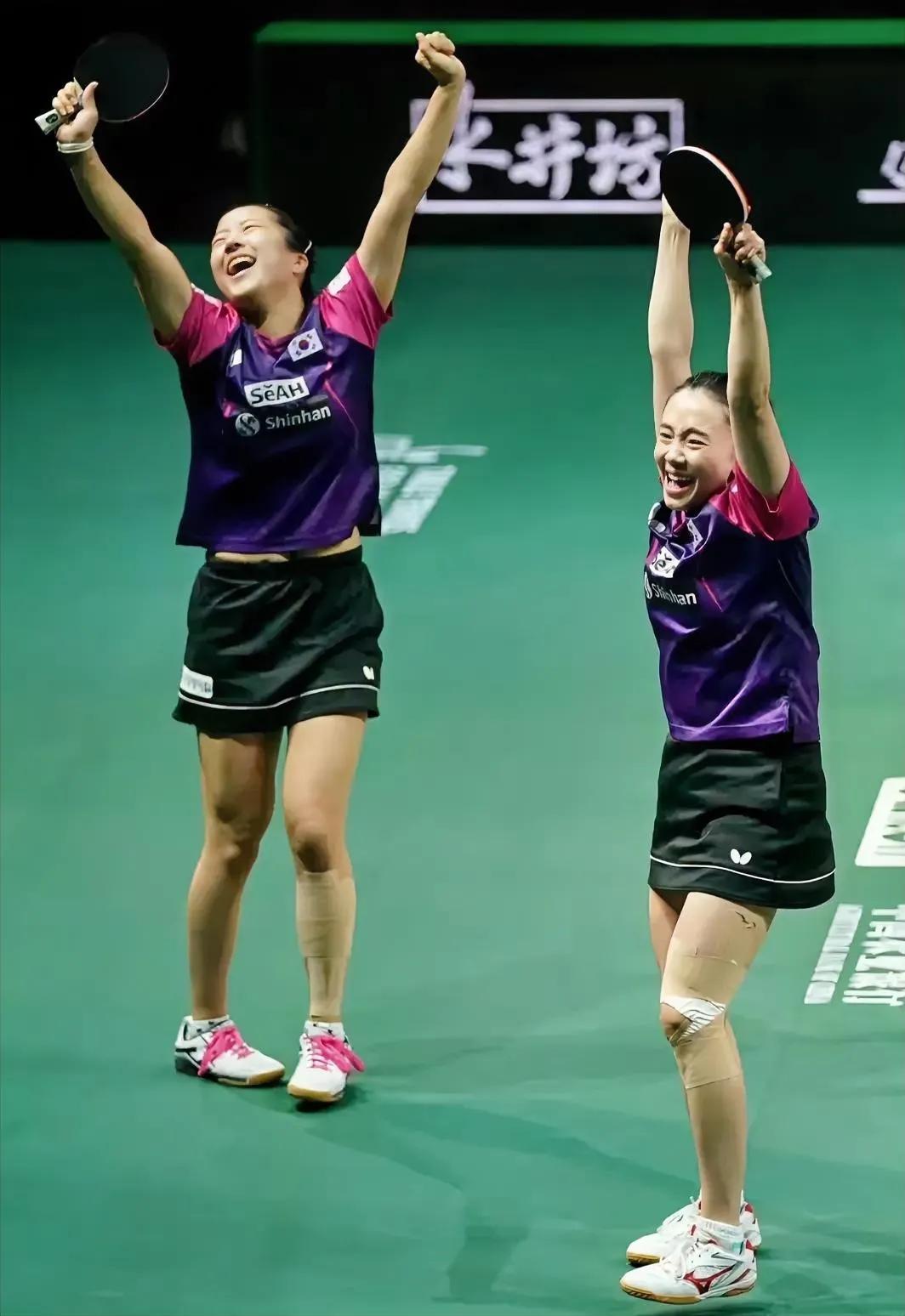 韩国女双零封世界冠军，欣喜若狂

德班世乒赛女双半决赛，孙颖莎/王曼昱迎战韩国组