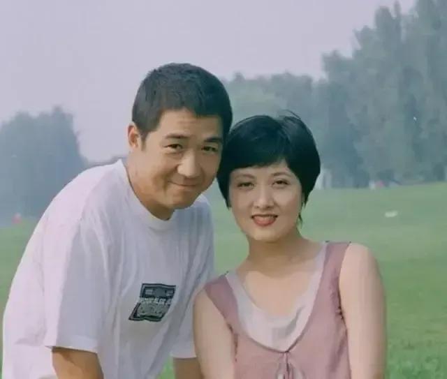 红楼梦戏里戏外的几对神仙眷侣:①扮演王熙凤的邓婕，在戏里遭花心大萝卜丈夫贾琏的嫌