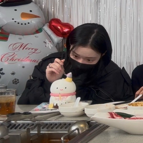 深夜就是容易有梦女病好想摸摸姐姐的卧蚕和泪痣！ 