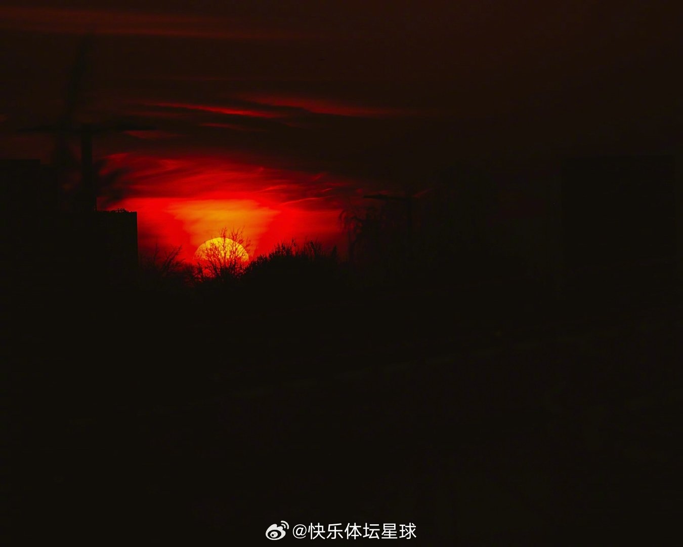 氛围感拉满，一套城里的绝美摄影集献上🩵曼城  cr：曼城足球俱乐部 