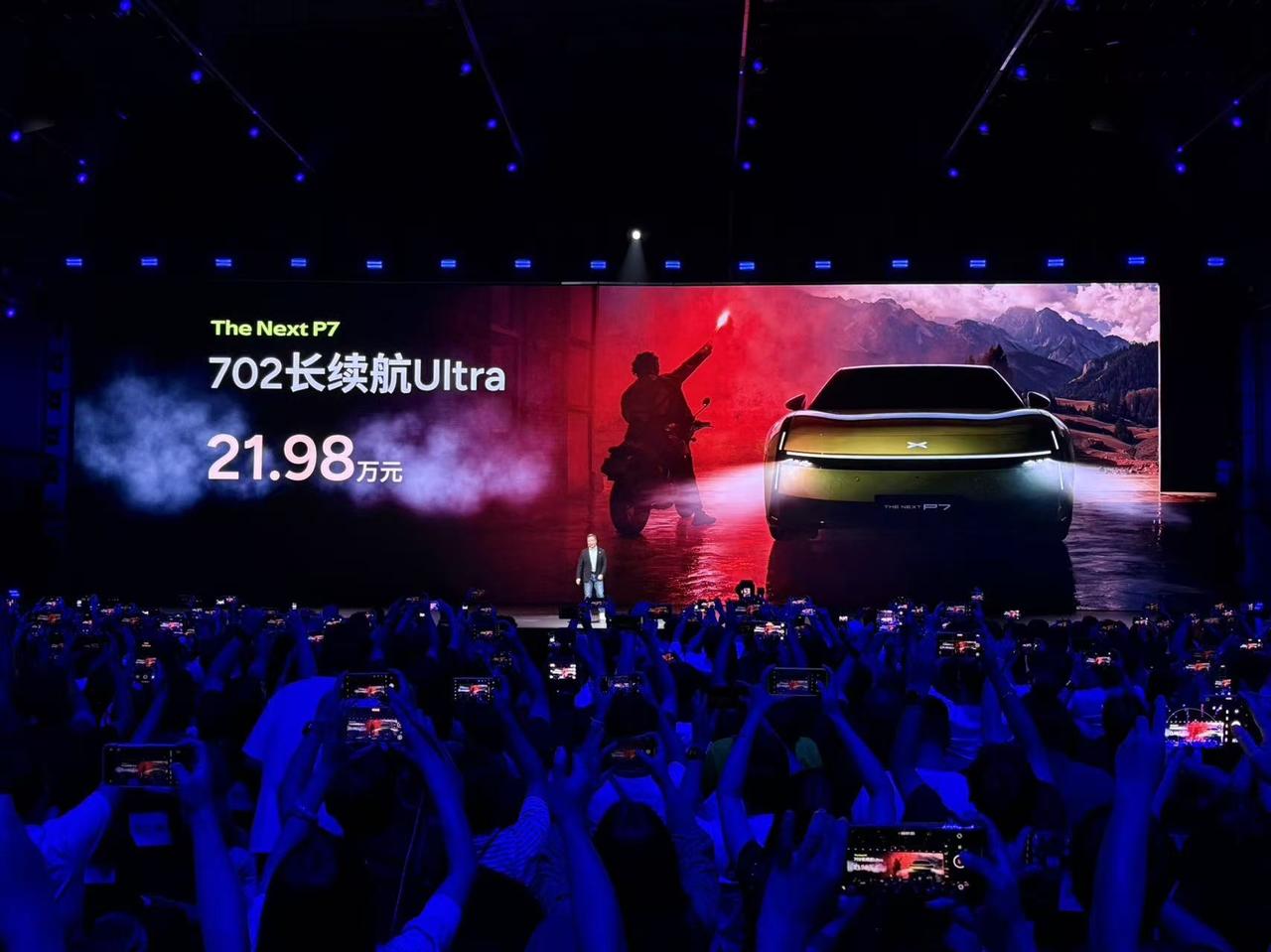 何小鹏“掀桌子”了！

今晚，全新小鹏P7起售价公布，21.98万起，比su 7