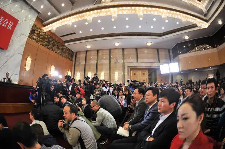 如果有人偷偷把六代机开到国外，会发生什么事？说实话，别说开到国外了，六代机在没批