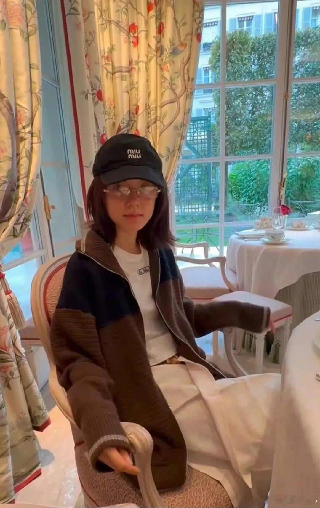 刘冲拍的赵今麦刘浩存李庚希素颜照，各位状态都好美 ​​​