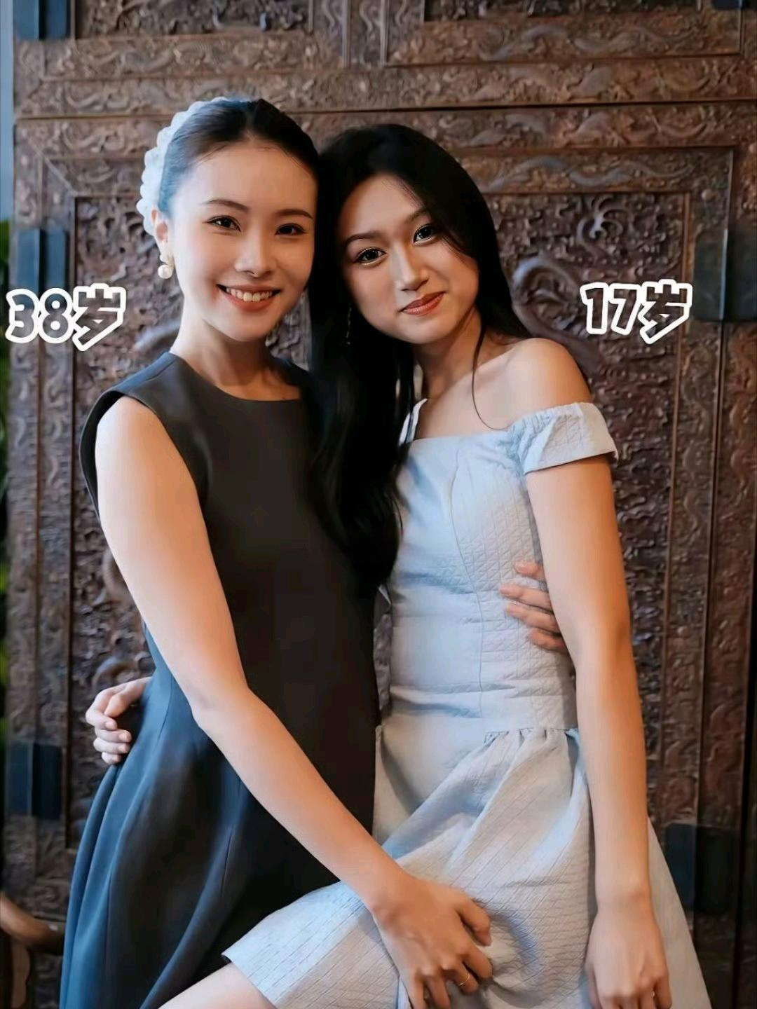 果然生孩子生的早还是有好处的，这下真分不清楚母女了 