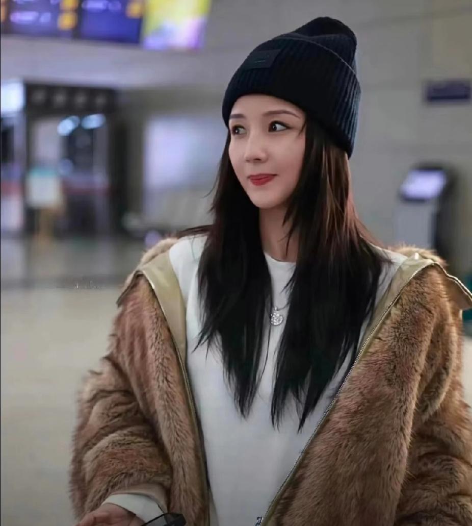 谁懂啊！何洁现在也太漂亮了吧！
 
刷到何洁的近照直接看呆了！
这还是当年超女第