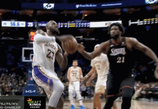 詹姆斯：廉颇老矣能饭否，滑翔劈扣解千忧
北京时间12月8日，湖人与76人的比赛进