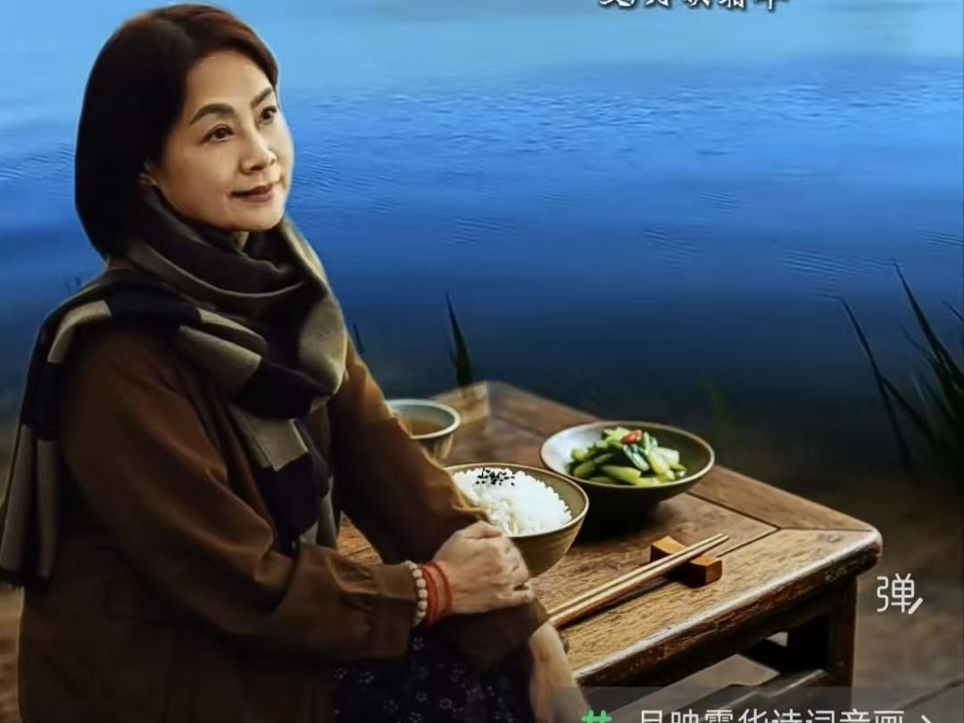 天净沙·老来闲
抛开利禄浮名，
粗茶淡饭余生，
醉卧青山碧水。
一身闲适，
随心