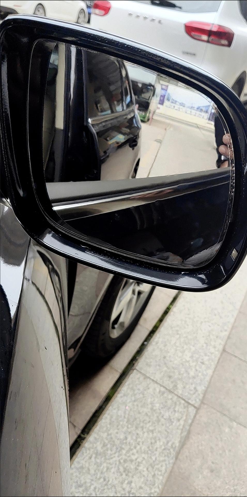 下雨天后视镜全是水珠？几块钱的东西比加热还好使
雨天开车最烦什么？对我来说绝对是