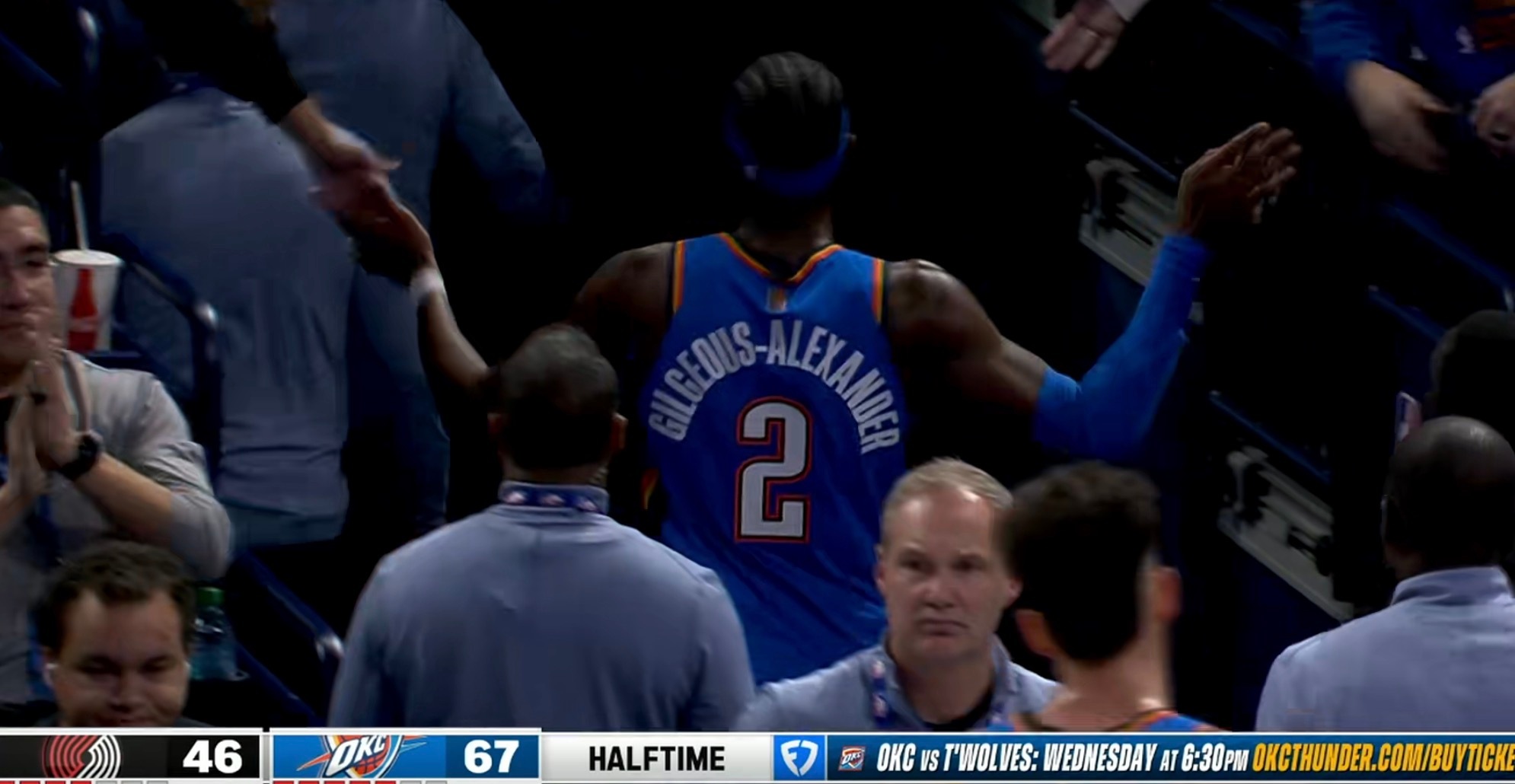 亚历山大28分，好像平平无奇？！11投10中7罚7中可这是他对开拓者的半场得分…