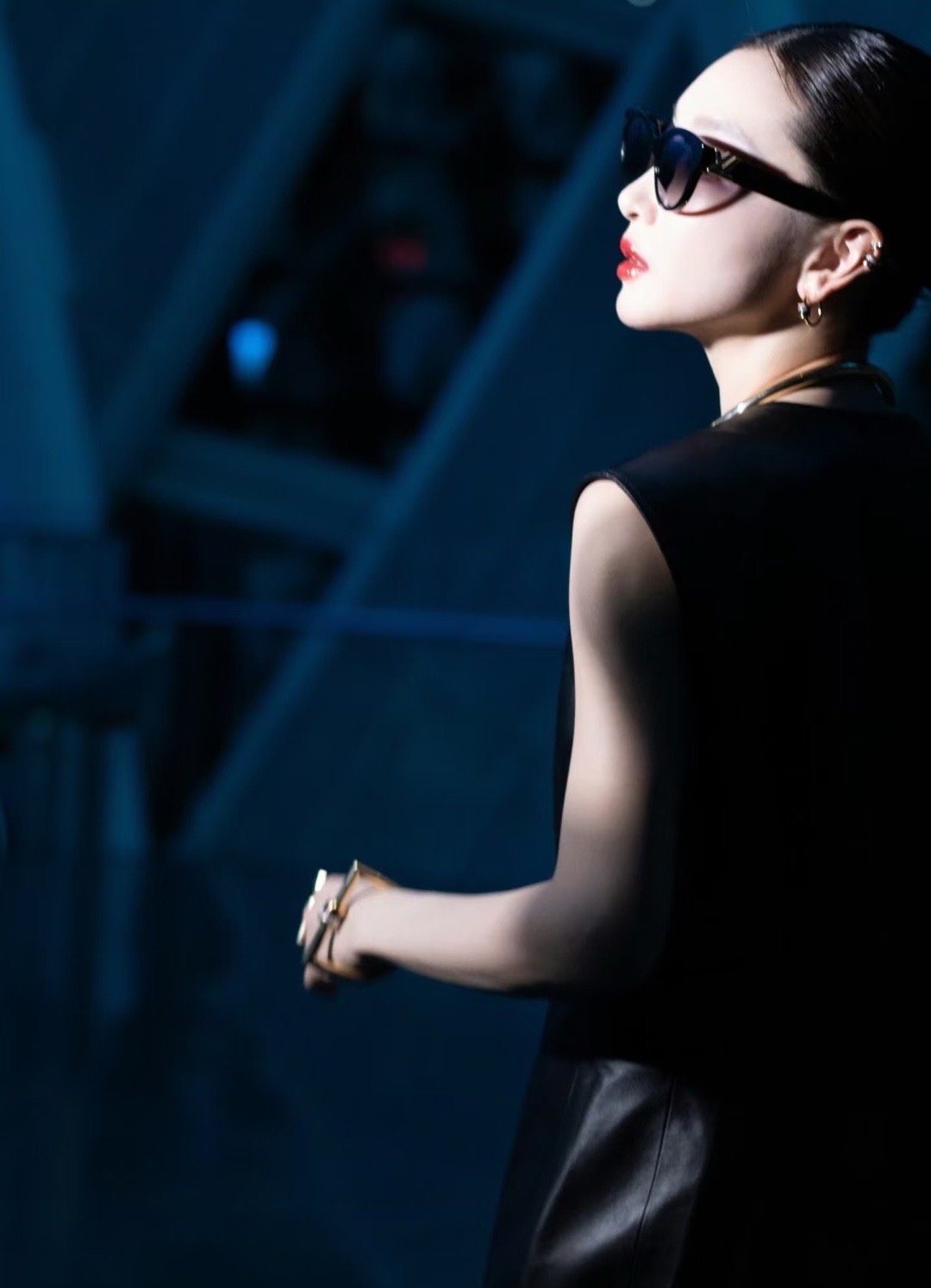 周冬雨蛐蛐朋友被抓包周五晚高疯 谁没代入了！周冬雨嘴比脑子快的样子像极了日常的我