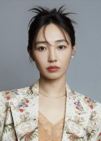 11月6日傍晚，白百何发文回应“还能这么操作”带来的争议，她表示对剧组的有些操作