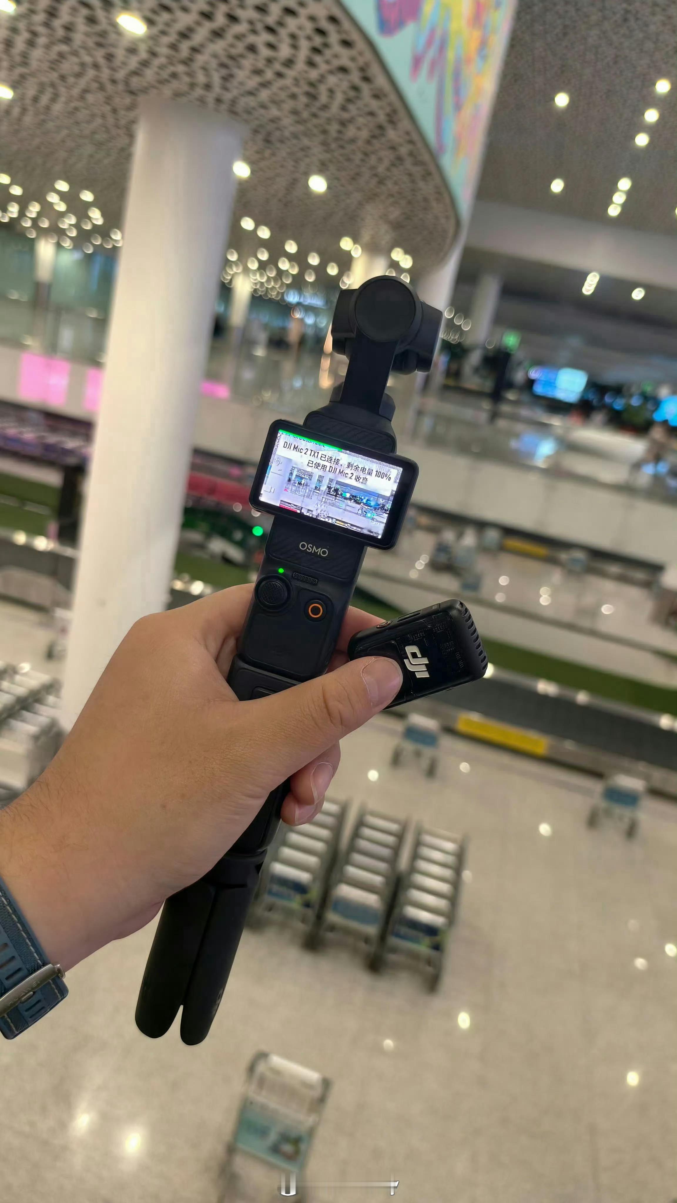 大疆pocket4新品盲拍 标准版我就不买了，你们想要你们冲，前期建议预期别拉的