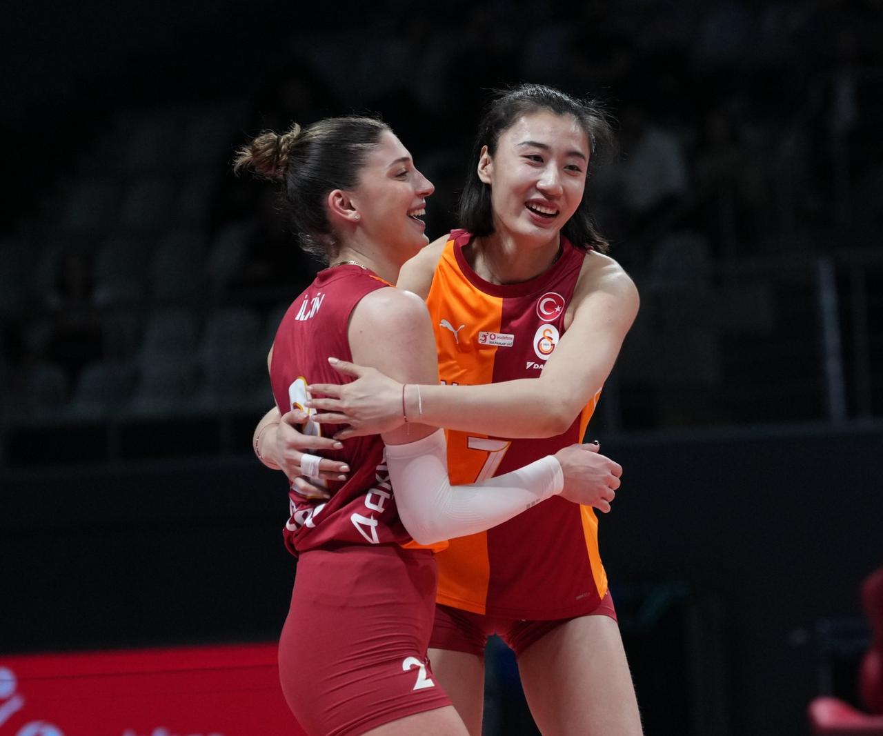 加拉塔萨雷3-2险胜土耳其航空，王媛媛两个亮点一个不足。
北京时间2月15日凌晨