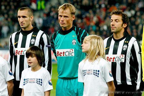 尤文图斯曼宁格因火车撞击去世尤文旧将 曼宁格效力尤文期间，正好覆盖我的高中三年和