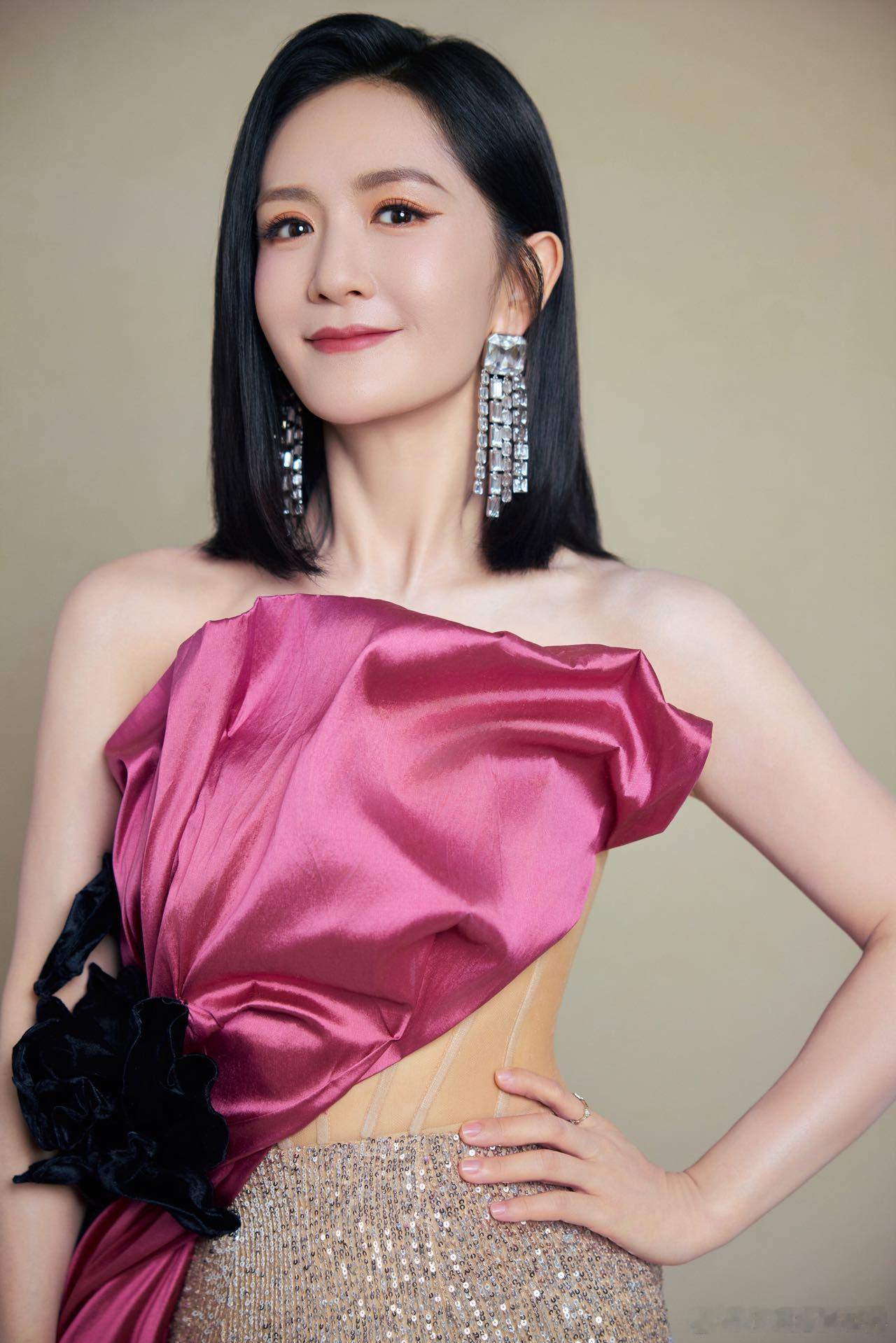 谢娜今天第一天联排乐队谢娜祝贺张杰刷新鸟巢纪录一个再创鸟巢辉煌，一个备战成都演唱