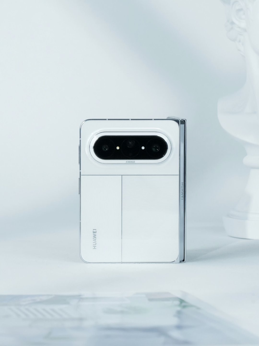 华为Pura X Max首销卖爆毫不意外主要是全新大阔折形态，吸引很多消费者。高