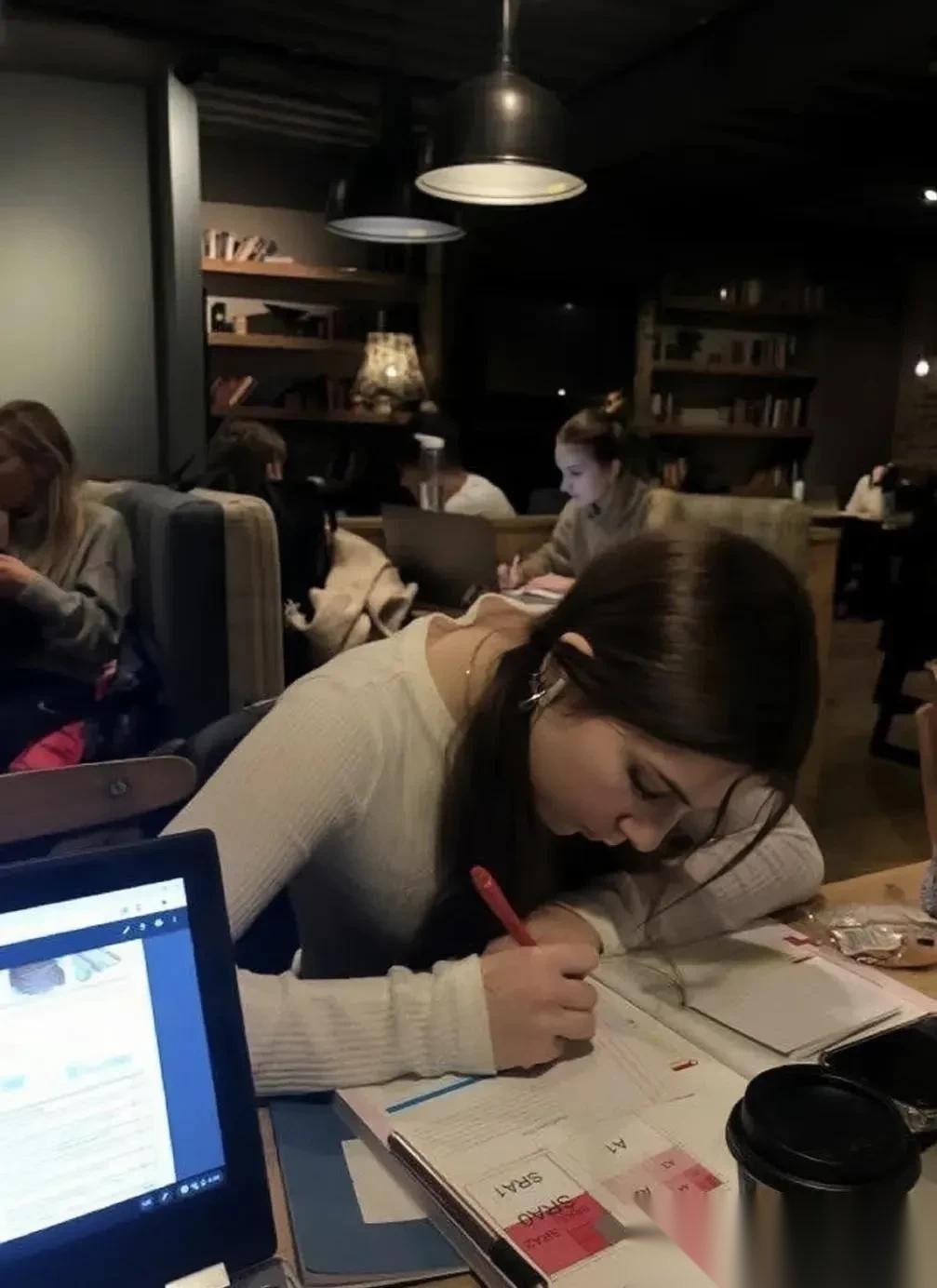 上了高中你才会发现：真正厉害的学生不是智商有多高，而是他们懂得适时放下。放下无关