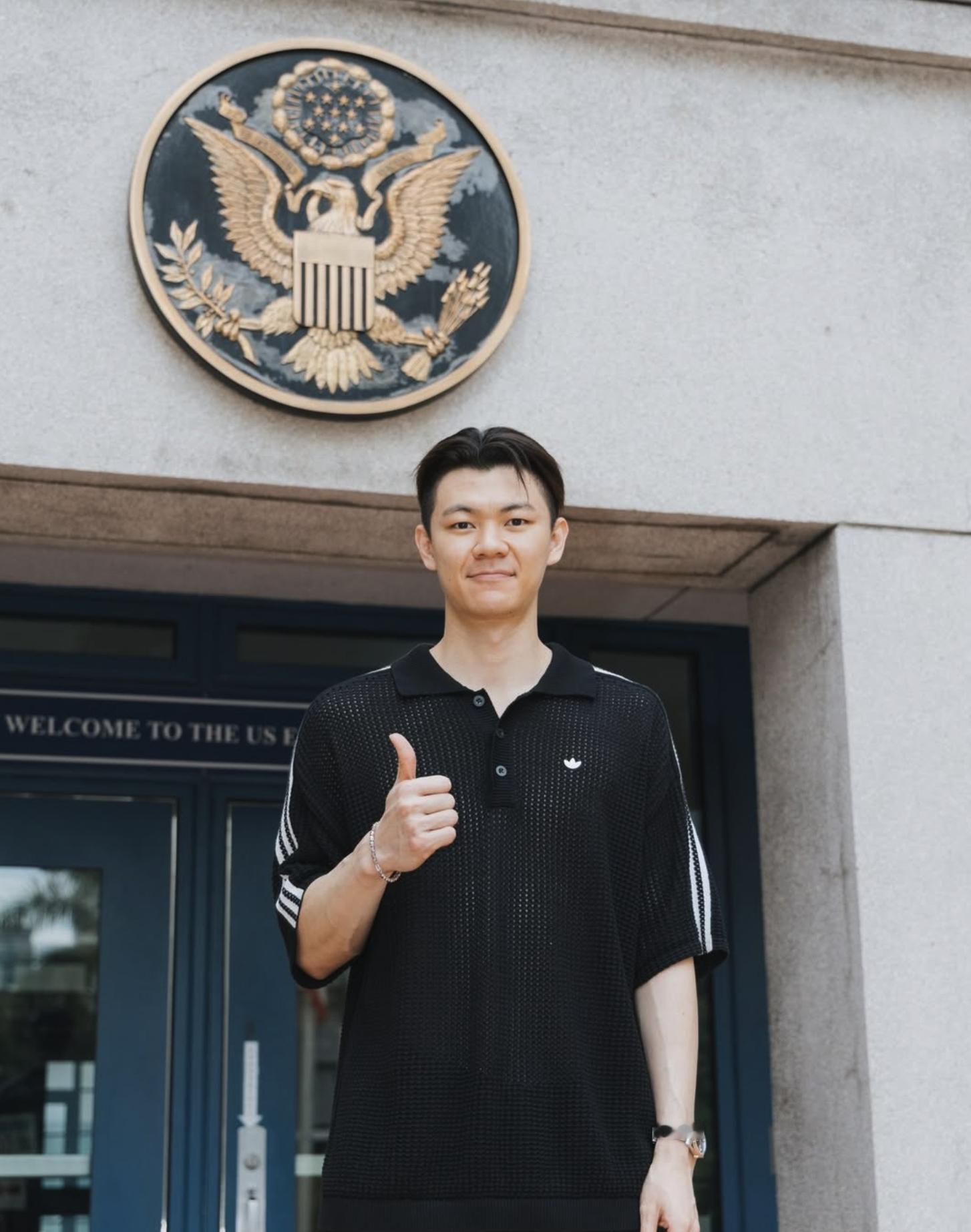 美国驻吉隆坡大使馆发文：从吉隆坡奔赴洛杉矶！今日，我们热烈欢迎马来西亚羽毛球名将