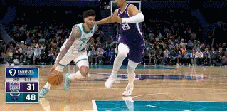 三球这套过人到传球的动作有没有点哈登的影子……
香波特曾说：哈登最大的贡献就是他