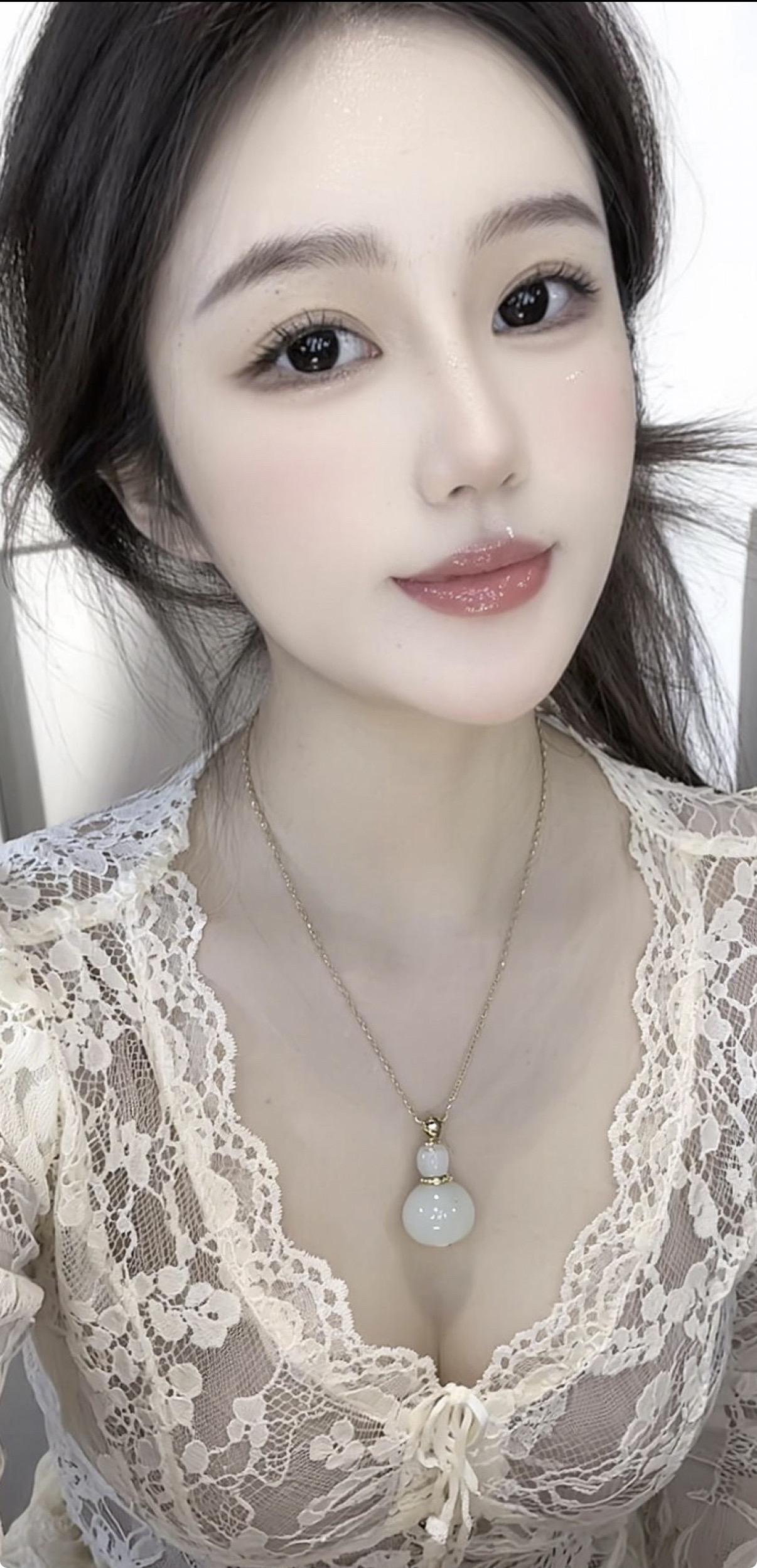 生活就是生动的活着，用最美的心情，穿最美的衣衫，呈现最自信的自己，爱不将就，穿不