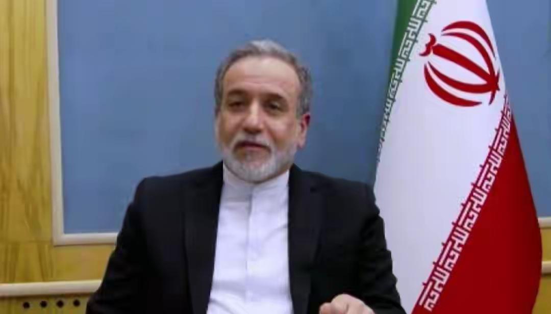 听听伊朗外长阿拉格齐的话，就知道伊朗为什么挨打了。他说伊朗与美国在日内瓦举行的会