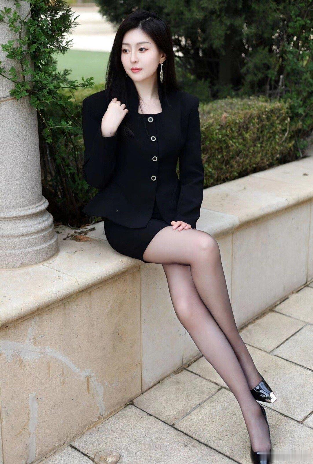 三十岁的黑丝少妇的韵味 ​​​