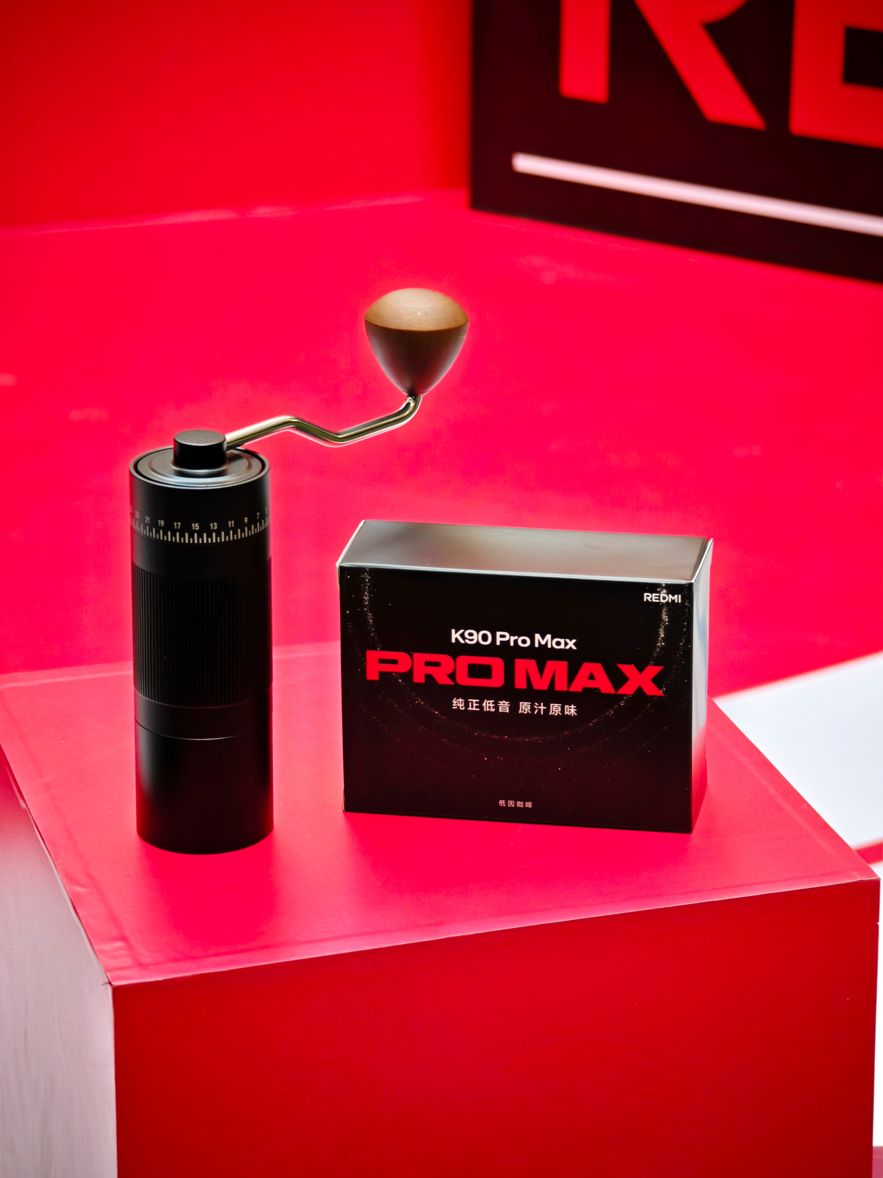 转发！抽一位铁粉送红米K90 Pro Max邀请函礼盒里面有一包低音咖啡和一台手