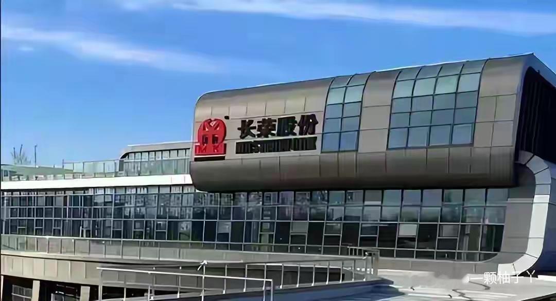 长荣这波操作主打一个端碗吃饭、放碗骂娘，它七成利润来自大陆市场，靠着大陆货源、港