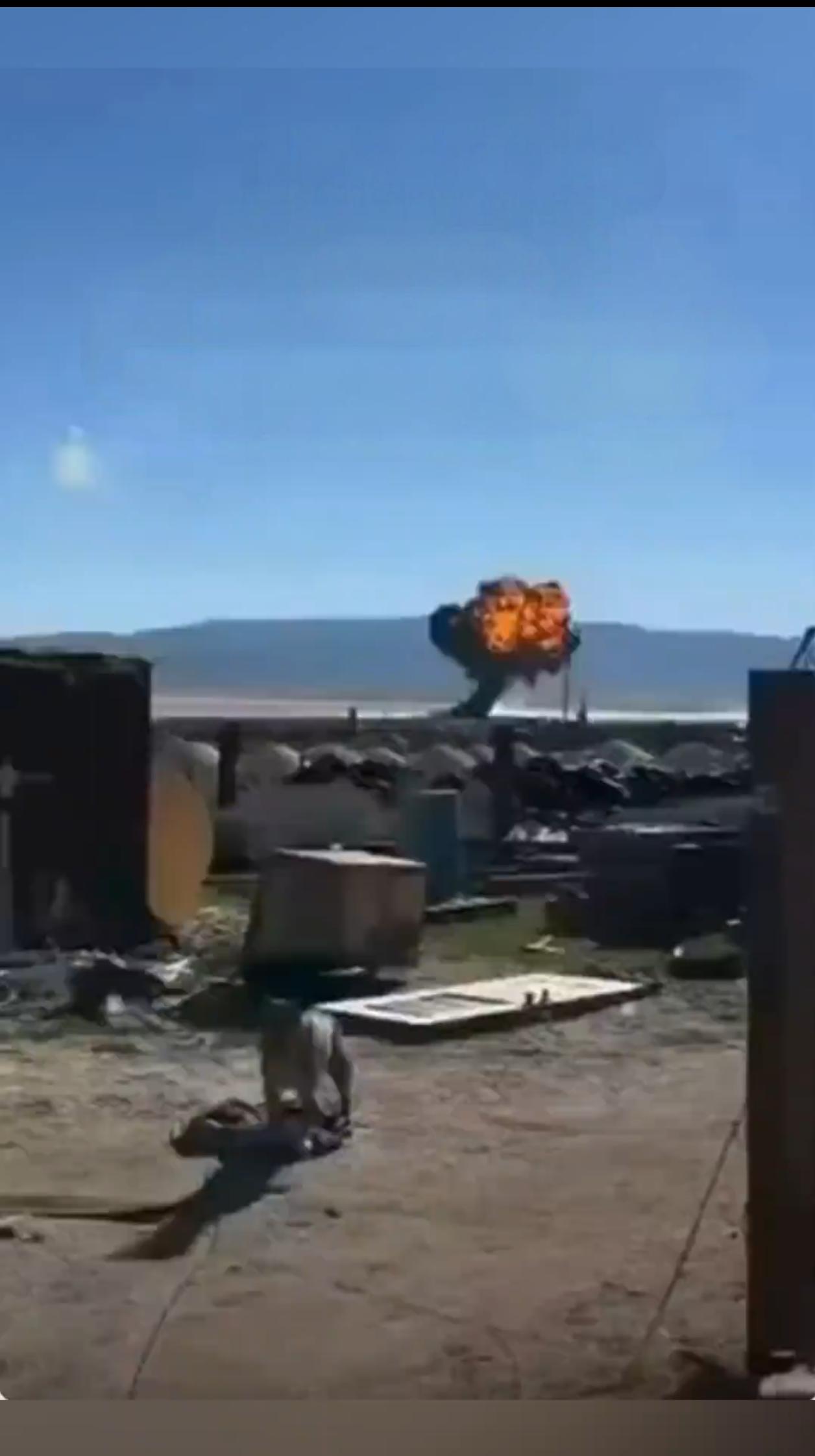 巨响！美军F-16荒漠炸出巨型火球，38年“老爷机”一年三摔引震动‼️
 
当地