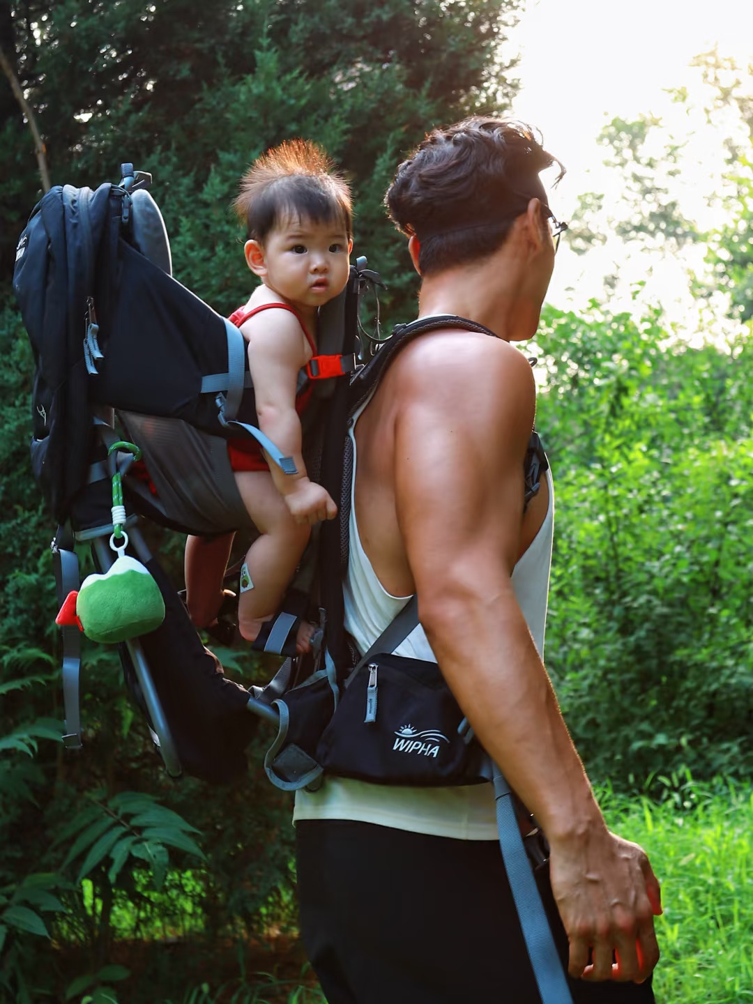 42岁 闺女7个月｜世界那么大，爸爸背你慢慢看