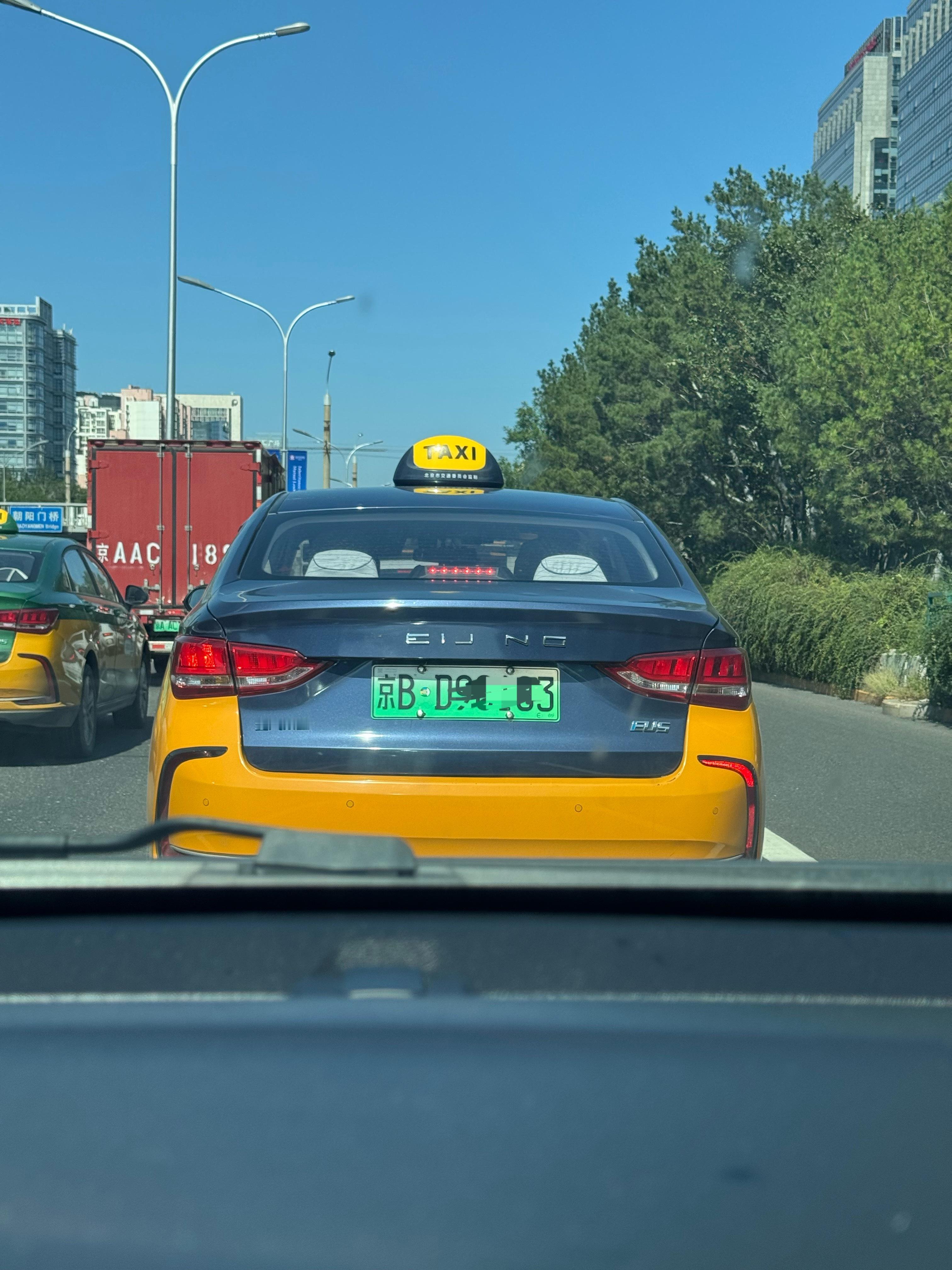 我严重怀疑这个车标是故意这么整的[二哈] ​​​