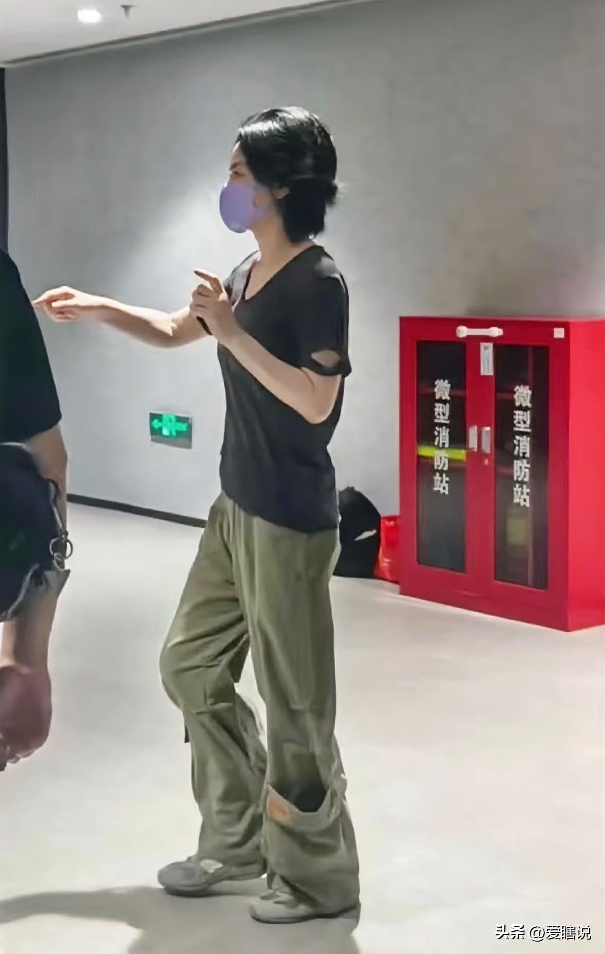 就这气质一眼就认出是谁了吧？