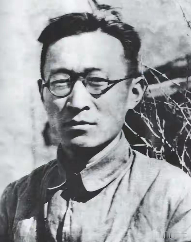 1938年延安！32岁高官满身弹伤、心死拒婚，毛主席一眼为他定终身
 
1938